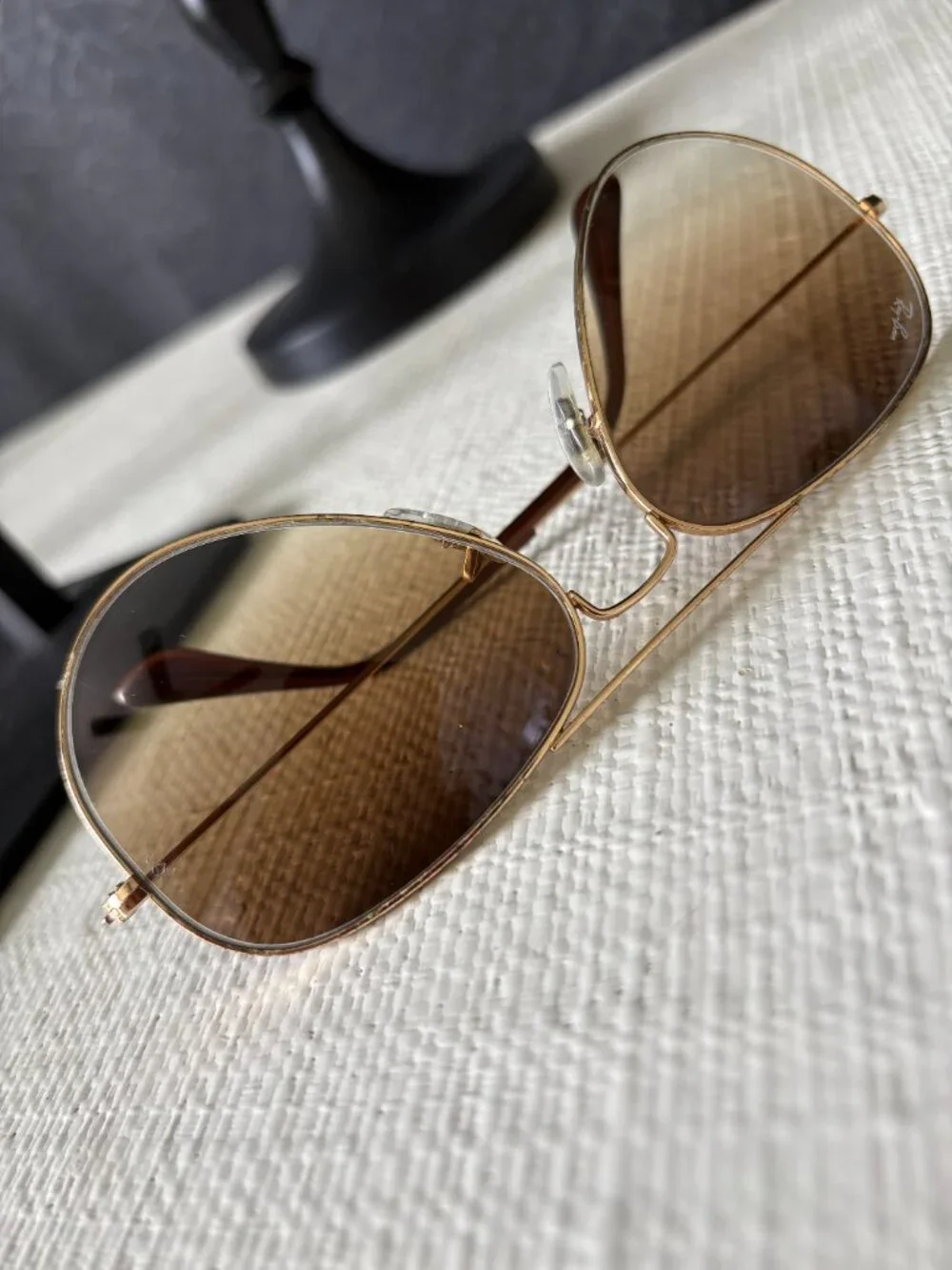 Ray-Ban no visible
